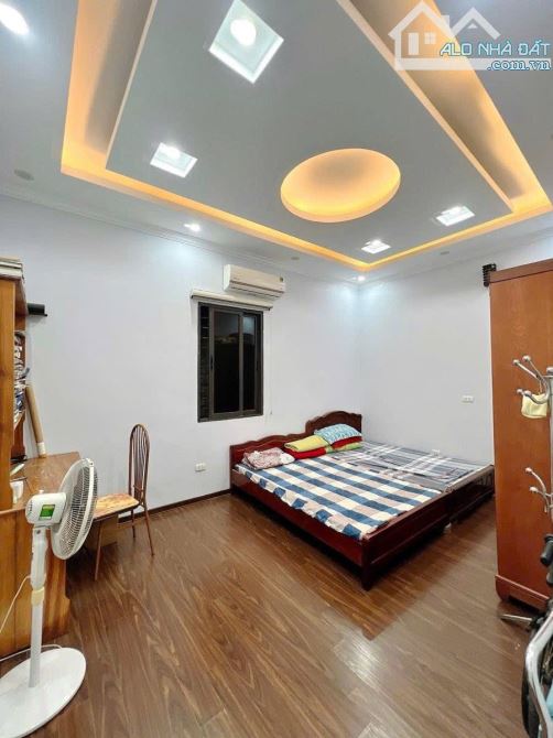 Bán nhà phố Hoàng Quốc Việt, Cầu Giấy, 82m2, ô tô, ngõ thông, kinh doanh, 2 thoáng, 20 tỷ - 1