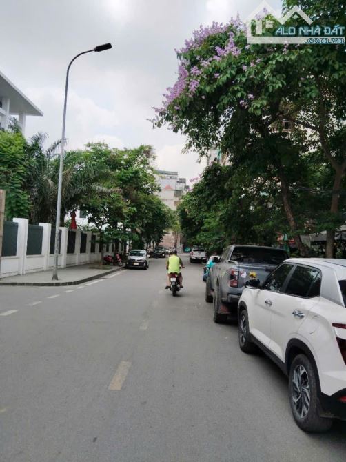 BÁN NHÀ NGÕ 59 HOÀNG CẦU,DT 124M ,3 TẦNG, MT 9.5M ,Ô TÔ TRÁNH, KINH DOANH CAFE ,GIÁ 37.5 T - 1