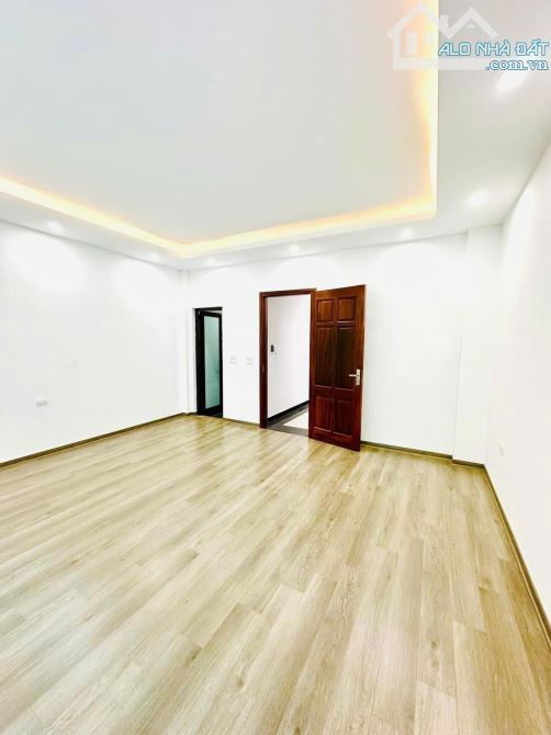 Bán nhà phố Lạc Long Quân 35m2 4tầng 5.68 tỷ Tây Hồ - 1