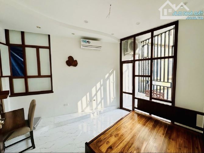 CỰ LỘC- HƠN 12 TỶ-MẶT PHỐ-XE TĂNG ĐỖ-VỈA HÈ RỘNG - 1
