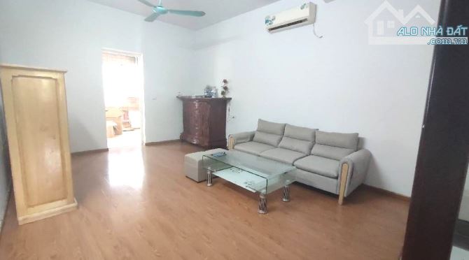BÁN CĂN HỘ TẬP THỂ MẶT PHỐ 74 NGUYỄN CHÍ THANH 120M2 - 6.5 TỶ - 3PN CỰC SÁNG THOÁNG - 1