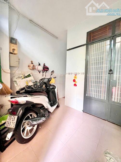 NHÀ 3 TẦNG KHU PHỐ BÙI VIỆN Quận 1 - có dòng tiền ổn định - 1