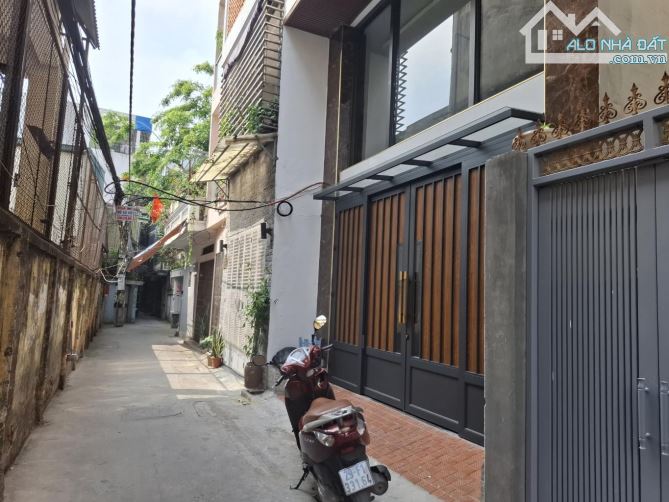Bán nhà Minh Khai - Ô tô 7 chỗ vào nhà - Ngõ thông - 7 tầng thang máy. Giá: 24 tỷ - 1