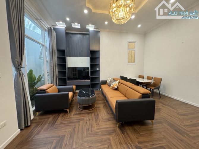 Bán nhà đẹp Bồ Đề, 2 mặt thoáng, ban công rộng – Full tiện ích – Giá cực yêu - 1