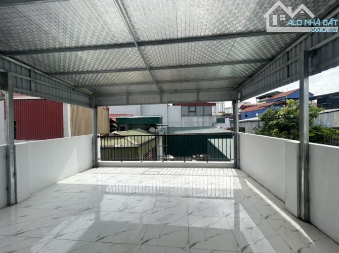 Bán tòa CHDV 7 tầng thang máy ngõ 850 Láng DT 80m MT 5,6m giá 23,8 tỷ - 1