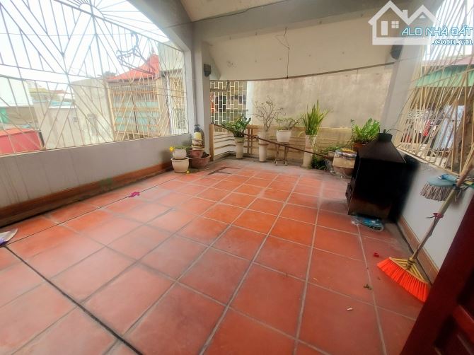 Bán nhà MINH KHAI - HM, lô góc, nhà dân xây, kết cầu chắc chắn, giá tốt - 13