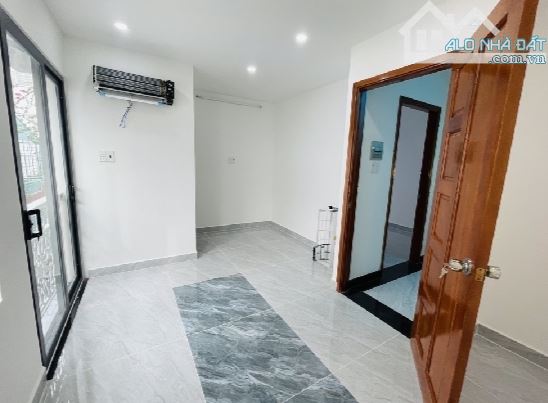Nhà mới xinh lung linh HXH lô góc Trần Quang Diệu quận 3 - 2