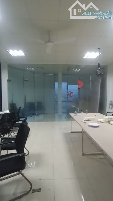 ANH TRAI CÓ VIỆC GỬI BÁN CĂN NHÀ LÔ GÓC , HIỆN ĐANG LÀM VĂN PHÒNG ,THIẾT KẾ THÔNG SÀN - 2