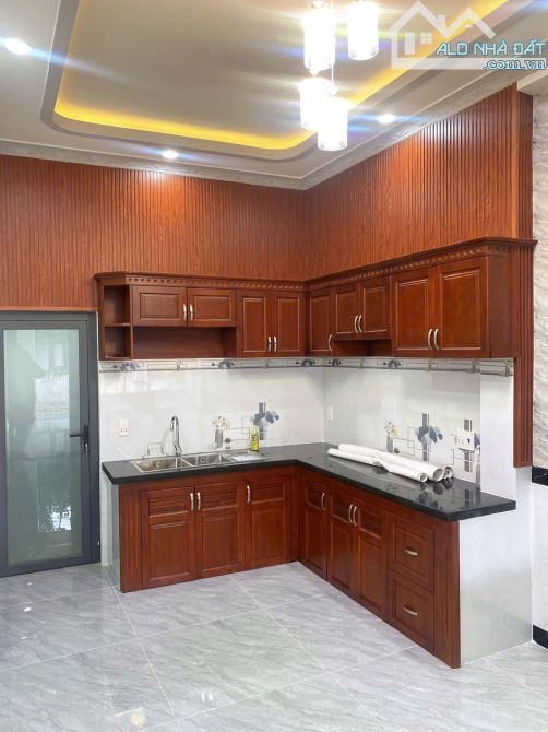 NP773 💥 Hạ giá bán căn nhà 1 trệt 1 lầu hiện đại gần giáo xứ Kim Bích - 2