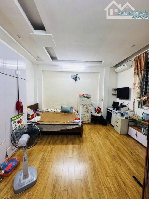 Lương Khánh Thiện - ngõ nông - gần ô tô - gần chợ , trừờng Tân Mai , gần hồ Đền lừ -5 Tầng - 2