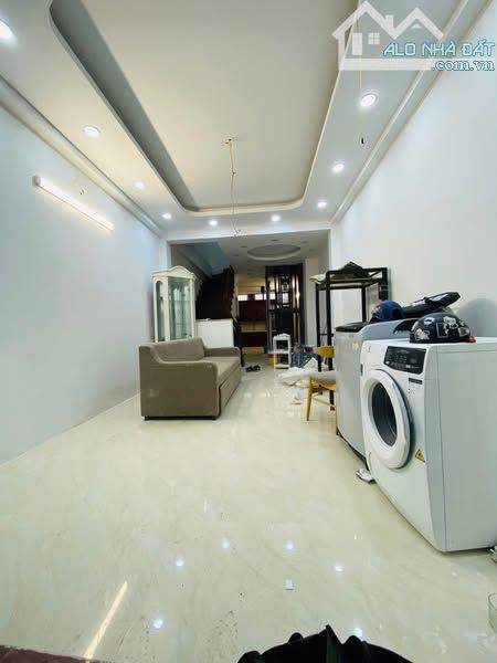TRUNG TÂM KIM MÃ BA ĐÌNH 10 TỶ DT 60M MT 4M 5T MẶT TIỀN RỘNG GẦN PHỐ. - 2