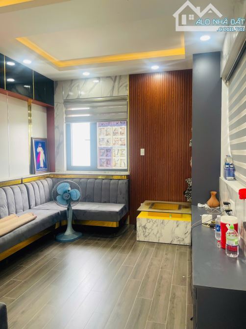 Bán gấp biệt thự sân vườn, ngang 14m, lô góc, làng ĐH, Đông Hoà Dĩ an chỉ 12tỷ - 2