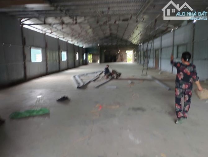 Cho thuê kho tại Vạn Phúc, Thanh Trì. DT 900m và 700m, cao 6m, có điện 3fa, nước sạch. Giá - 2