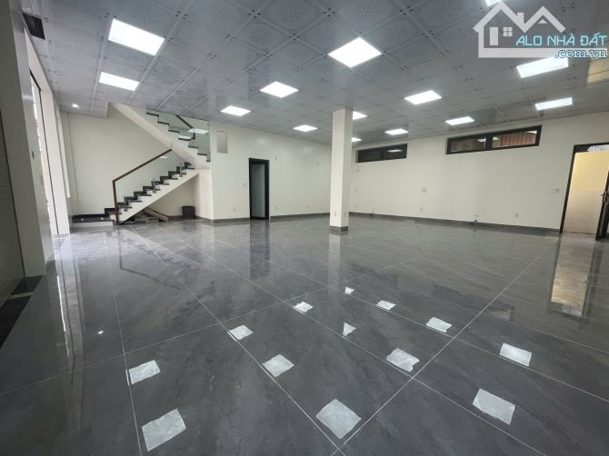 Cho thuê nhà tuyến Thế Lữ - Thiết kế thông sàn , 100m2, 3 tầng, 23 triệu - 2