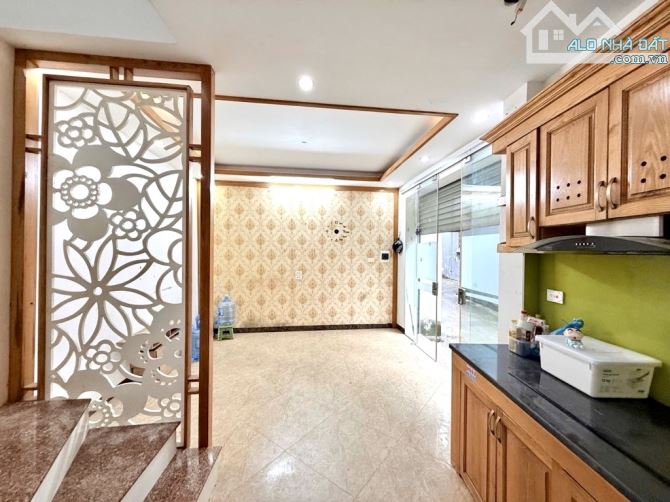 CẦU GIẤY - NHÀ ĐẸP 5 TẦNG -  NGÕ THÔNG - MẶT TIỀN KHỦNG- THOÁNG SÁNG VÔ CÙNG - GẦN ĐƯỜNG L - 2