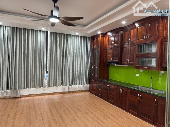 Cho thuê nhà 7 tầng THANG MÁY Tại Mặt Phố TĂNG THIẾT GIÁP, Phạm Văn Đồng. 28 triệu/tháng. - 2
