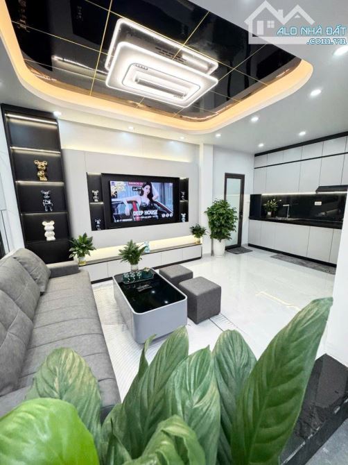 🌸🌸🌸NHÀ 5 TẦNG 40M2  - OTO ĐỖ CỬA- FULL NỘI THẤT - HÀNG XÓM ROYAL CITY - PHỐ KIM GIANG🌸 - 2