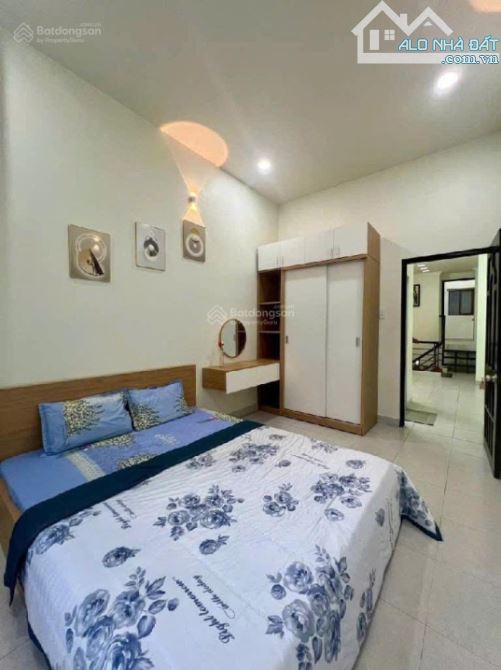 BÁN TÒA CHDV GẦN ĐH VĂN LANG -DT 8X25 - 6 LẦU-30 P-CHO THUÊ 150TR/TH GIÁ 27 TỶ - 2