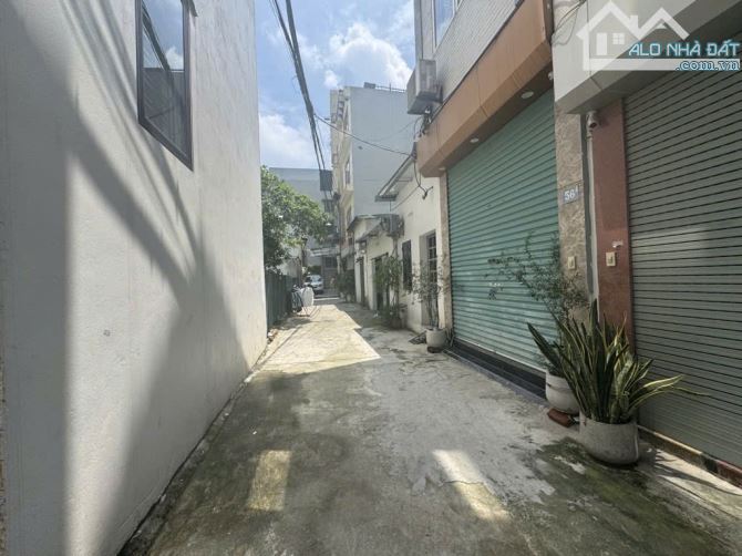 Nhà 2 tầng phường Thạch Bàn - ô tô đỗ cửa - 3 mặt thoáng - ngõ nông - 50m2  hơn 7 tỷ - 2