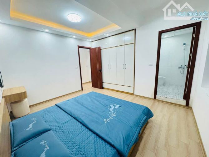 Phố Tây Kết tập thể tầng 3 lô góc 120m , ô tô đỗ dưới sân - 2