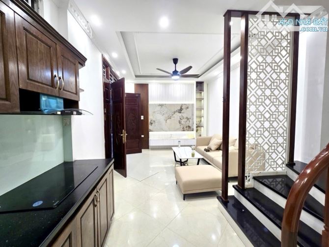 TRUNG TÂM BỒ ĐỀ - 35M2 - 5 TẦNG - FULL NỘI THẤT - 3 BƯỚC RA PHỐ - TIỆN ÍCH BẠT NGÀN - 2