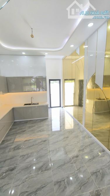 Nhà 3 Tầng Ngay Trung Tâm Cần bán Gấp Giá rẻ - 2