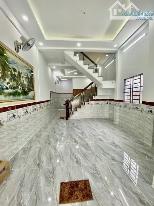 BÁN NHÀ MẶT TIỀN LÊ VĂN KHƯƠNG Q12 - 3 TẦNG 120M2 ( 8M X 15M) - HƠN 9 TỶ. - 2