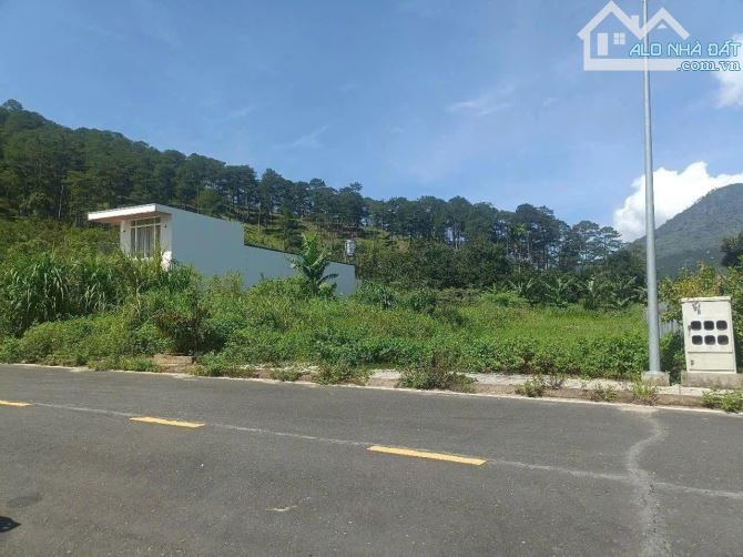Đất biệt thự nghỉ dưỡng gần KDL Prenn Tp Đà Lạt. - 565m2 -  10.5 tỷ view thông - 2