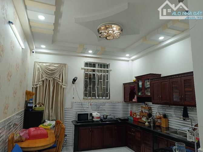 Nhà đẹp Cao Lỗ ở ngay, xe hơi đổ cửa, 3 tầng đúc BTCT, 62m2, SHR hoàn công đủ, chỉ: 8.7t.ỷ - 2