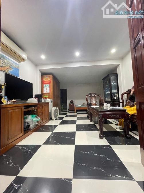 Hot Hot Khương Trung Thanh Xuân DT:53.5m2 3T Mặt tiền: 4,5m 10 tỷ - 2
