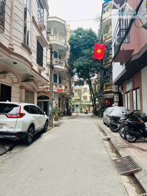 Phân Lô vỉa hè Oto tránh vị trí giao 4 Q. ba Đình - Hoàn Kiếm - Tây Hồ - Long Biên