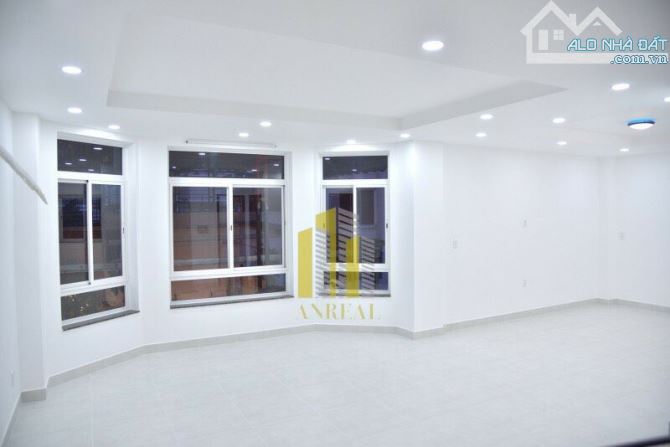 Cho Thuê Nhà Mặt Tiền Đường Song Hành Giá 135 Triệu - 2