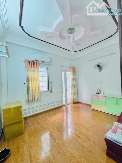 Chỉ với 2 tỷ 350 triệu mua nhà đường Đặng Văn Ngữ, Quận Phú Nhuận, dt 50m2, sổ hồng riêng - 2