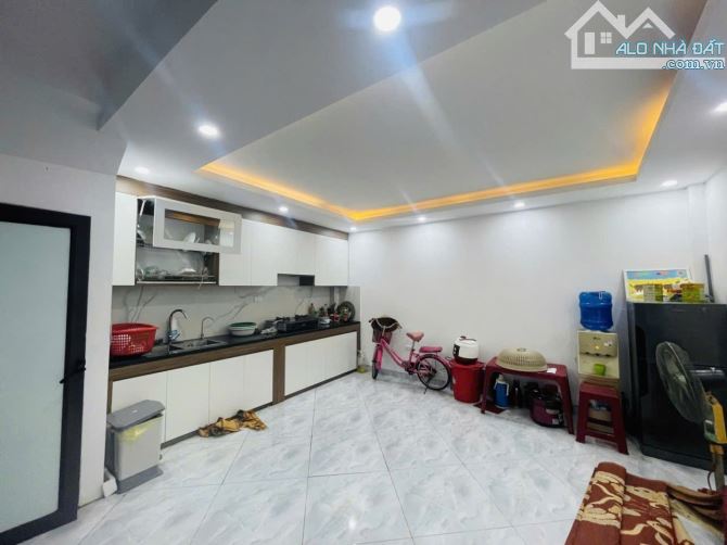 BÁN NHÀ QUỲNH ĐÔ 50M2- NHỈNH 6TỶ – Ô TÔ ĐỖ CỬA – 5 TẦNG  – TRUNG TÂM VĨNH QUỲNH. - 2