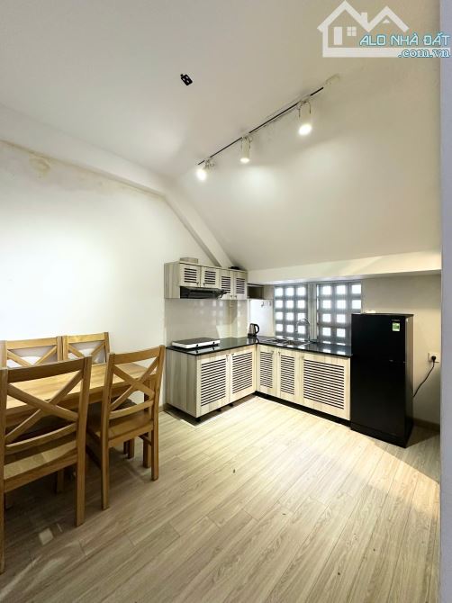 Căn hộ ngay trung tâm quận 1, cửa sổ view siêu chill, gần phố đi bộ Bùi Viện, UEH - 2