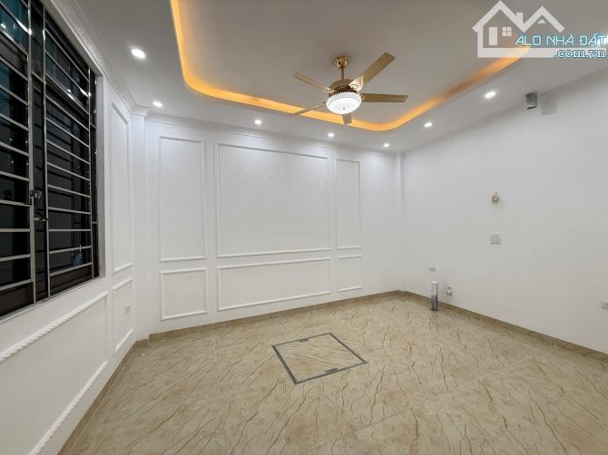 NHÀ DỊCH VỤ CCMN_THANG MÁY_2 GÓC_NGÕ THÔNG_7 TẦNG_16 PHÒNG_KIM GIANG-ĐẠI KIM 65M 15 TỶ - 2
