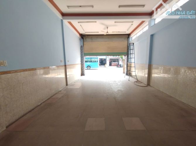 Cho thuê mặt bằng đường Cách mạng tháng Tám, diện tích 6 x 13 - 2