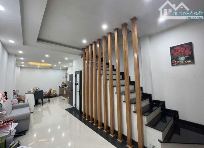 Nguyễn Chính, Hoàng Mai - 42m2 x 5 tầng - 10m ra OTO - Nhỉnh 7,2 tỷ có TL - 2