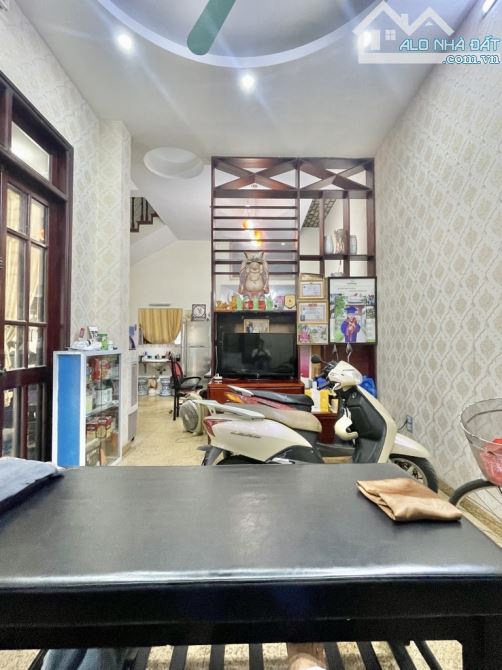 TRUNG TÂM HAI BÀ, CÁCH PHỐ 10M - Ô TÔ ĐỖ CỬA, VÀO NHÀ - KINH DOANH- GIẾNG TRỜI THOÁNG SÁNG - 2