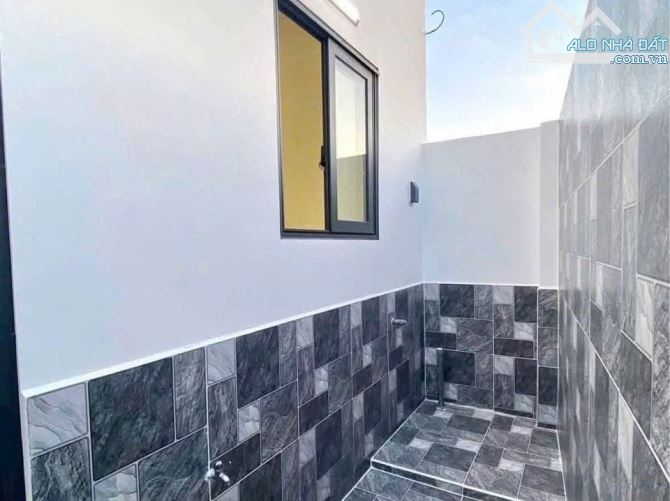NHÀ 1 TRỆT 1 LẦU NGAY KHU DÂN CƯ TÂN TRIỀU CÁCH CÂY XĂNG BÌNH HÒA CHỈ 5P - 2