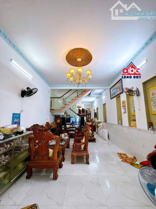 Bán nhà 2 lầu mái thái mặt tiền buôn bán tâm huyết vị trí 2 Bùi Trọng Nghĩa P.Trảng Dài - 2