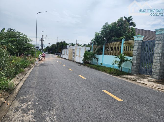 Bán đất MT Bình Nhâm 42 cách Nguyễn Chí Thanh 15m, 374m2 SHR Ngang 8,3m, chỉ 20tr/m2 TL - 2
