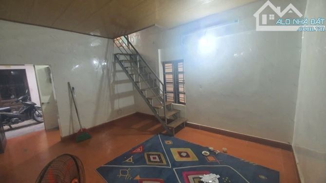 BÁN NHÀ GIA THUỴ- DT 22M2- Ô TÔ QUA CỬA-MT Đẹp - CHỈ 4 TỶ- CỰC HIẾM! - 2