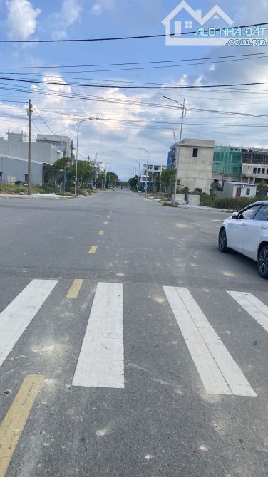 KQH Hoàng Quốc Việt _ DT 110m2 ngang 6M_ Chỉ Có 3,250tỷ - 2
