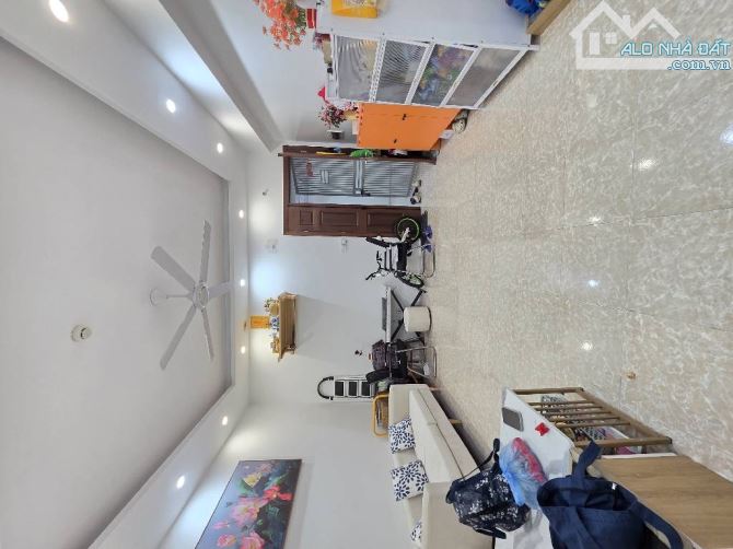 Hiếm-bán gấp căn hộ Mạc Thái Tổ, 3N-2lô gia-2wc- mới đẹp, hơn 6 tỷ - 2
