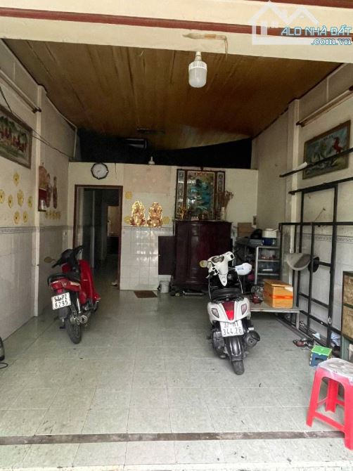 BÁN NHÀ -  HẺM XE HƠI  - VÒNG XOAY LÊ ĐẠI HÀNH  - 98M  - 9 TỎI - 2