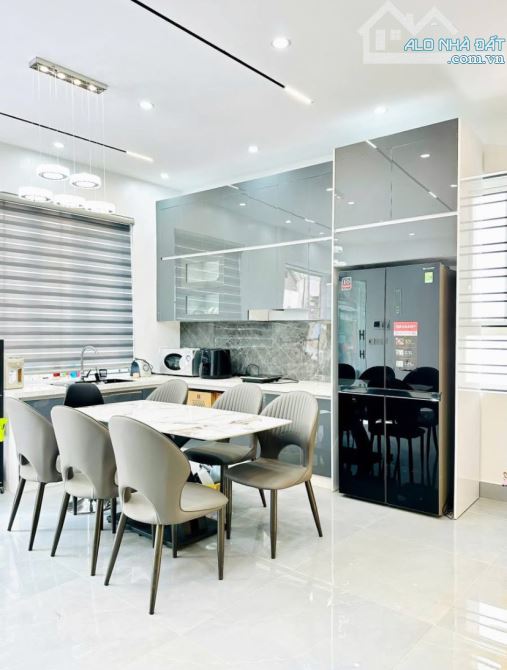 SIÊU PHẨM VÕ CHÍ CÔNG - HOÀNG QUỐC VIỆT 40M2- 5TẦNG - 7TỶ Ở , ĐẦU TƯ ĂN NGAY - 2