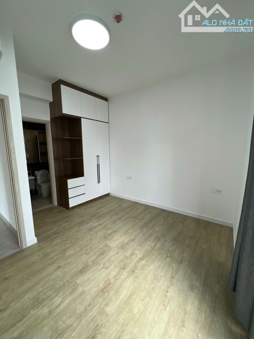 Cần cho thuê gấp căn hộ chung cư Hưng Phúc 3PN, nhà Nội thất dính tường. - 2