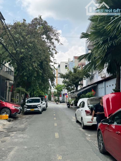Bán nhà 5 tầng. Mặt tiền. 108m2 ngang khủng 8m3. Đang khoán 30tr/th. Shr vuông vức. 13,x T - 2