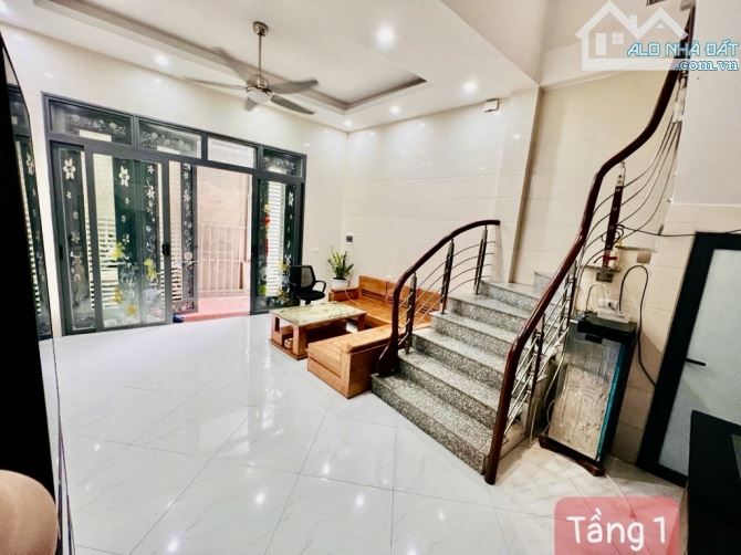 Bán Nhà Phố Trạm hơn 6 tỷ-38m2-5 Tầng-Mt 4.7m-NGÕ NÔNG Ô TÔ GẦN-FULL NỘI THẤT-CỰC HIẾM - 2